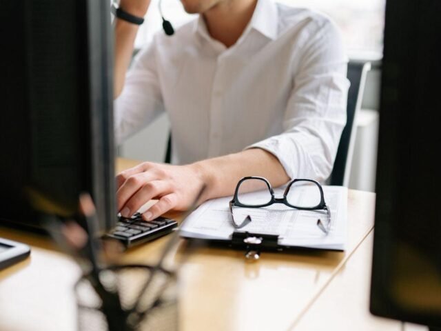 Burnout vs Depression: How to Tell the Difference 3 Persistent pervasive low mood is a reason to seek a professional assessment