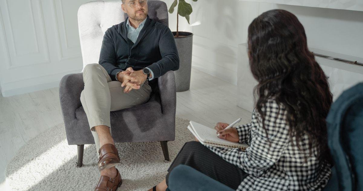 What’s the Difference Between a Psychologist, Psychiatrist, and Counsellor? 1 psychiatrist